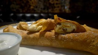 Млинці з солодким сиром та родзинками