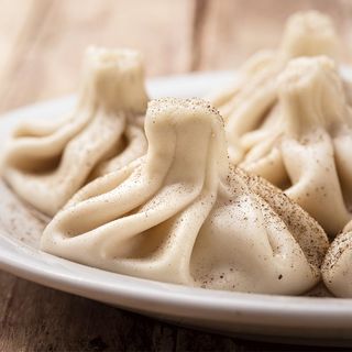 Chinkali z serem i borowikami 