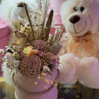 Flowerbox z suszu i stabilizowanych kwiatów + miś 