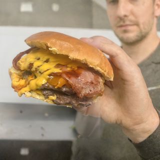 2 Smash Con Papas + Refresco (1,5 lt.)