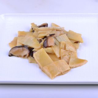 239. Funghi e bambù