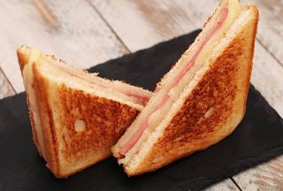 sándwich bikini de jamón dulce y queso