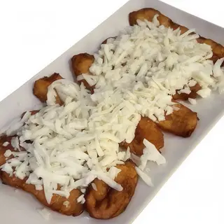 Tajadas Con Queso Latino