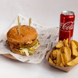 Classic burger 200g + pomfrit + Coca cola 0,33