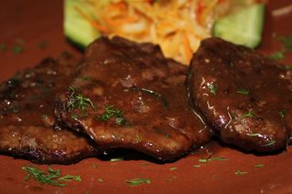 Медальоны из конины