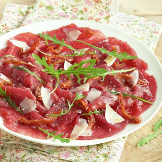 Carpaccio De ternera Con Tartufo