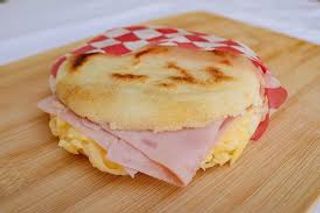 Arepa De Queso Llanero Y Jamón York