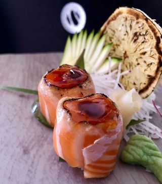 Gunkan Salmão e Chevre (2 UN)