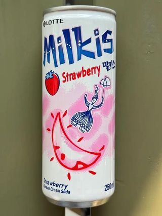 LOTTE Napój Milkis truskawkowy  250 ml