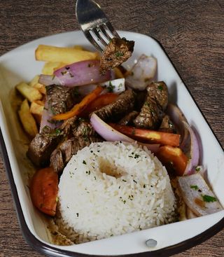 Lomo saltado