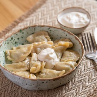 Вареники картопля з грибами та сметаною (200/50 г)