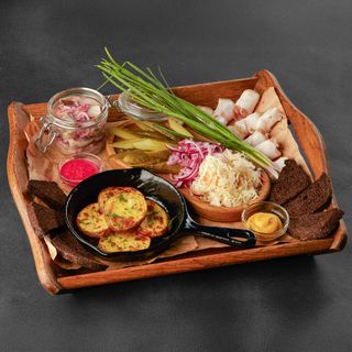 Сет "Під чарочку" (750г)