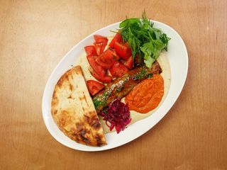 Люля из курочки на подушке из хумуса с томатами (650г)