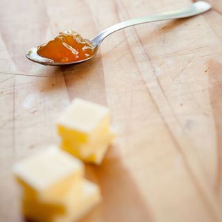 Mollete De Mantequilla Y Mermelada