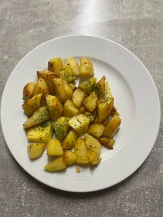 Картофи соте с копър и чесън (300г)