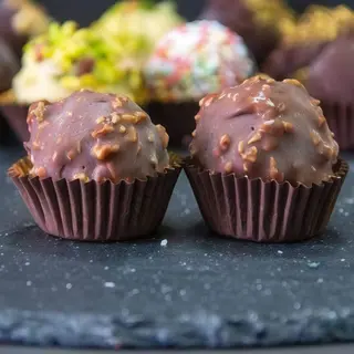 Pralina di gelato alla nocciola