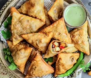 Paneer samosa (2 uds.)