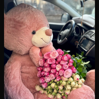 Happy Women's Day  რბილი დათუნია ვარდებთან ერთად.