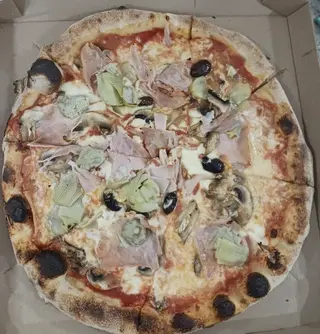 Pizza 4 Estaciones (Familiar)