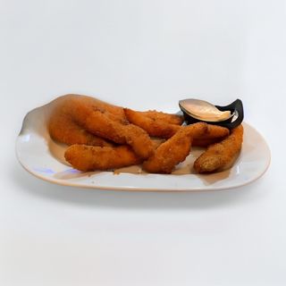 Tapa De Tiras De Pollo Rebozado Con Salsa Ali Oli