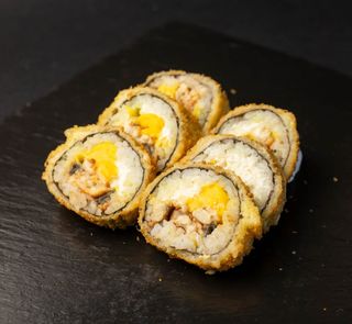 Смажений рол з вугрем та манго (6шт/150г)