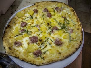 Patate, salsiccia e tartufo