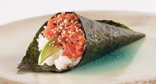 T4 Tuna spicy temaki