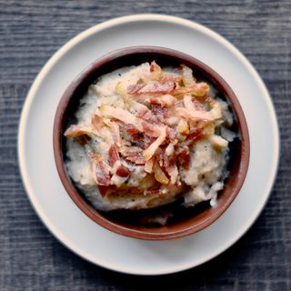 პიურე ზეთისხილით და ბეკონით