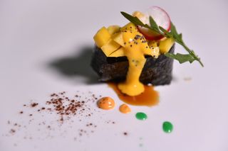 707. Gunkan mango 2 pezzi