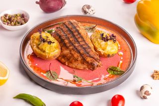 Куриная грудка на гриле с фаршированным картофелем (300 гр.)