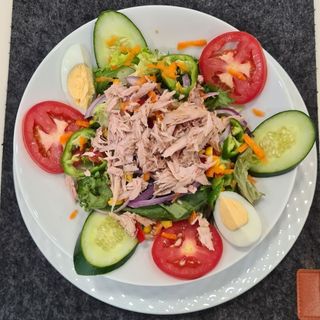 Ensalada De La Casa Con Atún