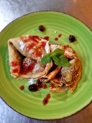 Clatite cu dulceata de casa