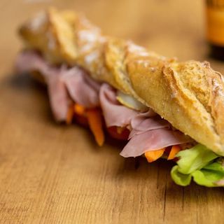 Bocadillo Vegetal Con Jamón York