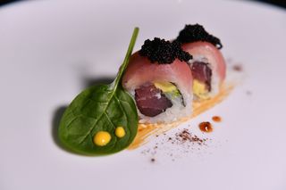 423. Ura maguro roll 8 pezzi