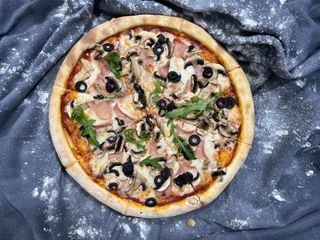 პიცა კაპრიჩოზა (35 სმ)