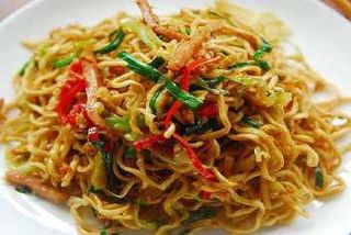 Spaghetti cinesi con vitello e verdure