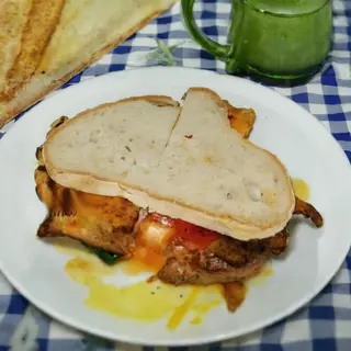 Bifana Pão Caseiro