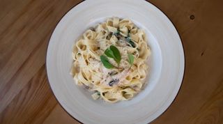 Фетучини с соусом " Альфредо"