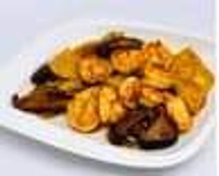 R146. Gamberi con bambù e funghi 