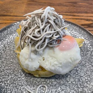 Huevos fritos con gulas