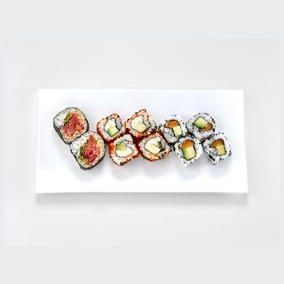 Maki sushi moriawase. 10p