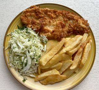 Meniu - Snitel Pui + Cartofi Prajiti + Salata de Varza + Racoritoare