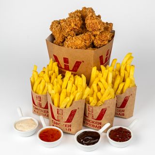 Kubełek Strips and Wings dla czworga