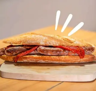 Bocadillo De Salchichas (Entero)