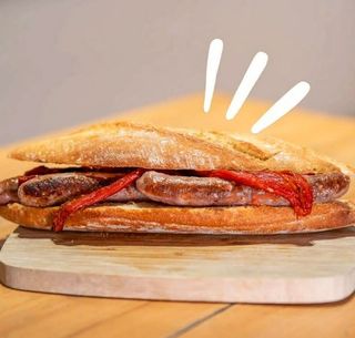 Bocadillo De Salchichas (Entero)