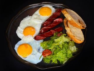 Яєчня з ковбасками  (330г)