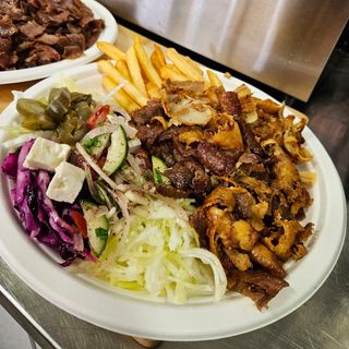 Kebab na talerzu kurczak 