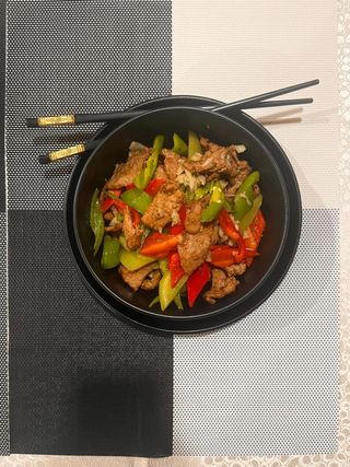 Porc prăjit cu ardei iute