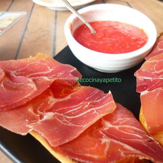 Serrano y Tomate