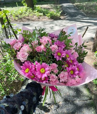 Buchet  5 tufanele si 10 miniroze